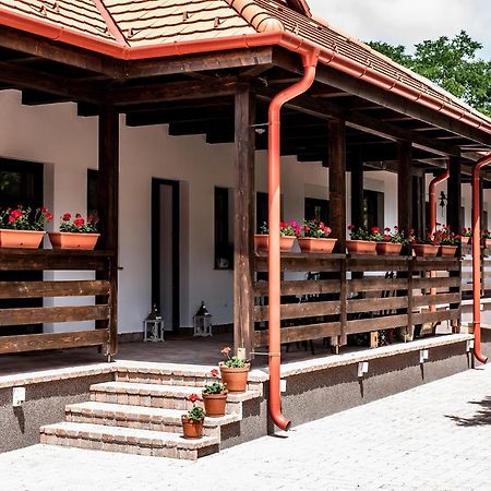 Boroka Vendeghaz Toalmas Hotel Exterior foto